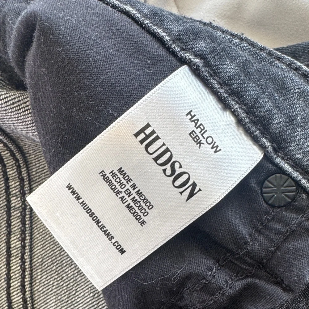 Hudson Harlow Ultra High-Rise Cigarette Ankle Jean - Picture 9 of 10